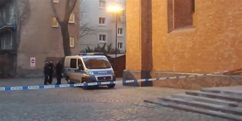 P­o­l­o­n­y­a­’­d­a­ ­k­i­l­i­s­e­y­e­ ­s­a­l­d­ı­r­ı­:­ ­1­ ­ö­l­ü­